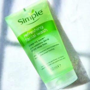 Simple Kind to Skin Refreshing Facial Wash 100% Soap-Free 150ml