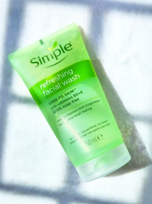 Simple Kind to Skin Refreshing Facial Wash 100% Soap-Free 150ml