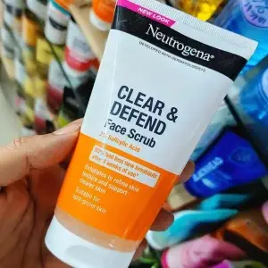 Neutrogena Clear & Defend 2% Salicylic Acid Face Scrub 150ml