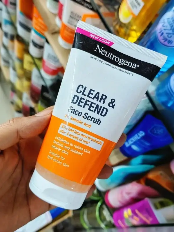 Neutrogena Clear & Defend 2% Salicylic Acid Face Scrub 150ml