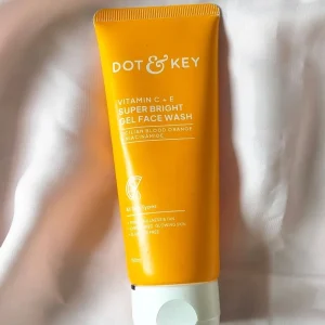Dot & Key Vitamin C Gel Face Wash + E Super Bright 100ml