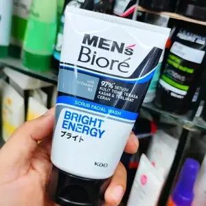 Men's Biore Bright Energy Scrub Facial Wash 100g