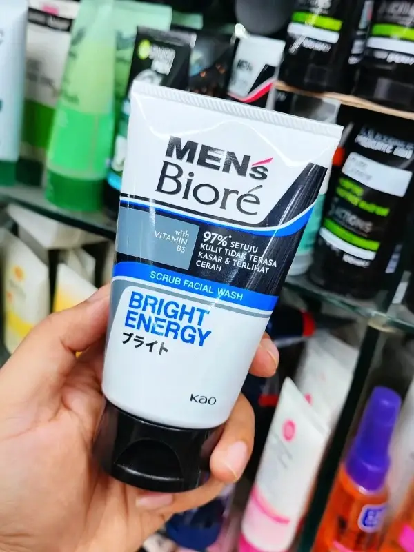 Mens Biore Bright Energy Scrub Facial Wash 100g 1