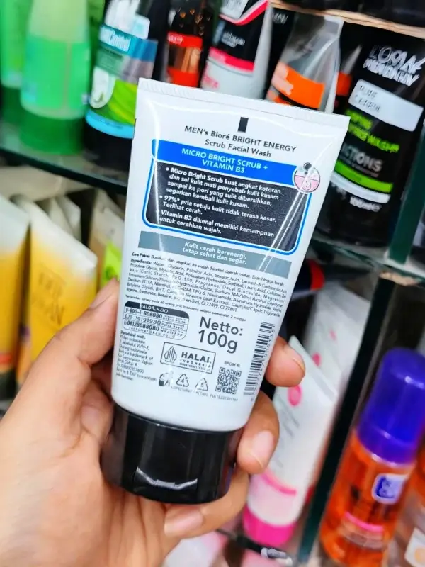 Men's Biore Bright Energy Scrub Facial Wash 100g Back