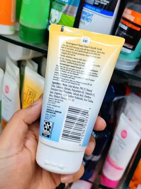 Neutrogena Deep Clean Gentle Facial Scrub 124ml Back