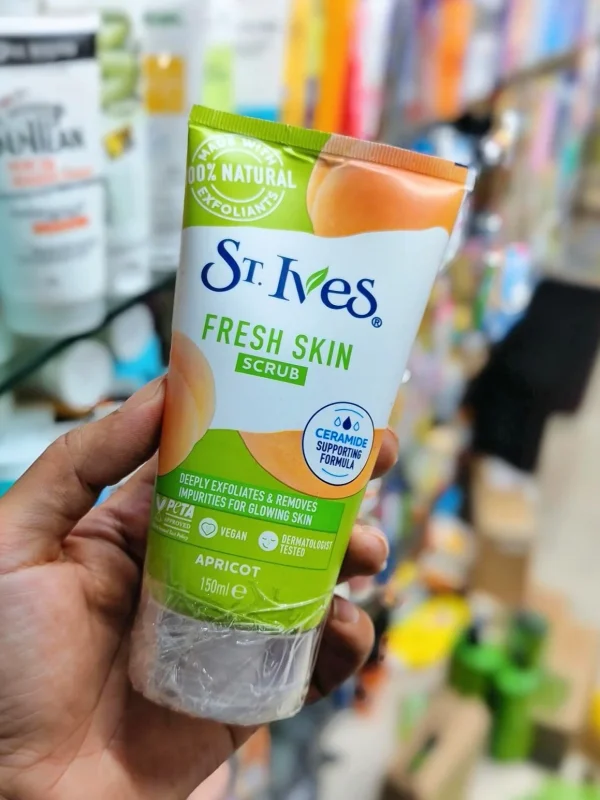 St. Ives Fresh Skin Apricot Scrub 150ml